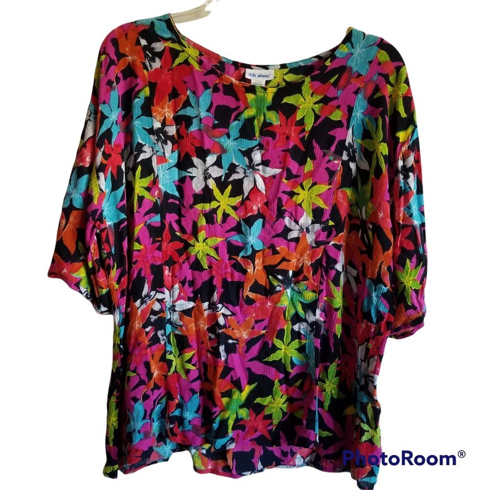 Vicki Wayne Floral Blouse 100% Rayon‎